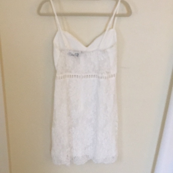 Fun white dress!! - Picture 4 of 6